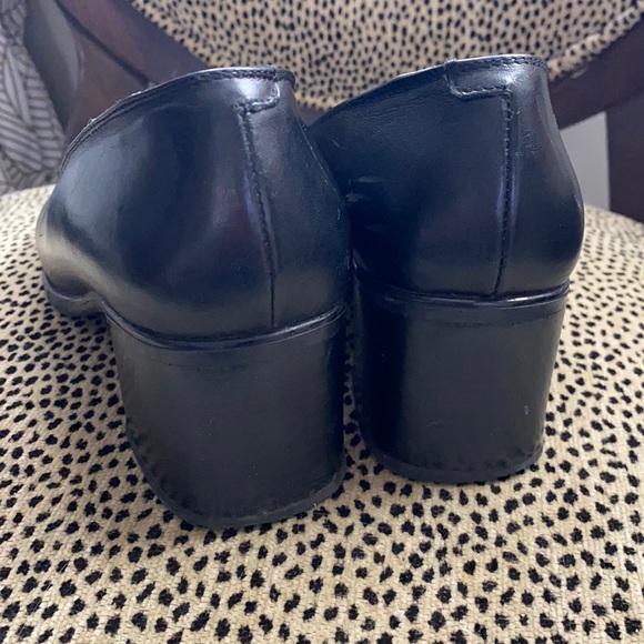 Feet First Shoes - Picture 4 of 6